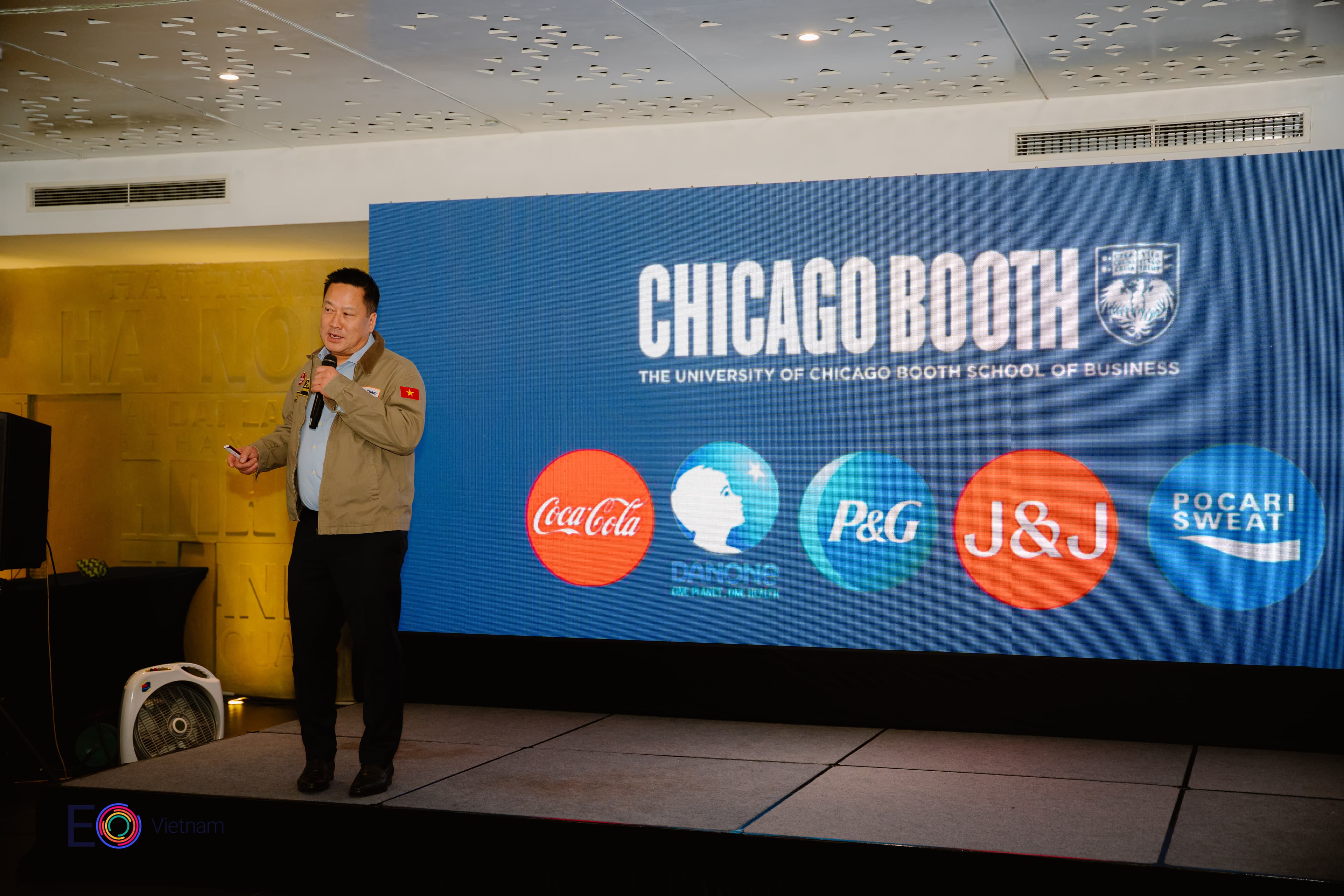 Rich Pham speaking at Vietnam Insiders